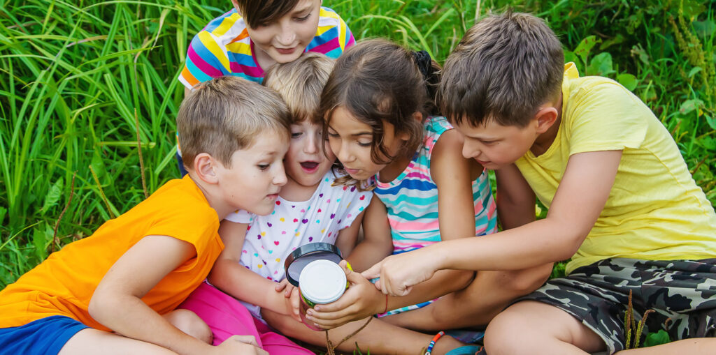 Niños curiosos